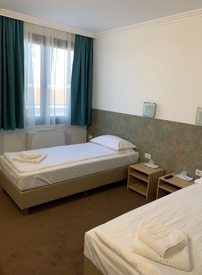 Motel Cet Arad Buitenkant foto