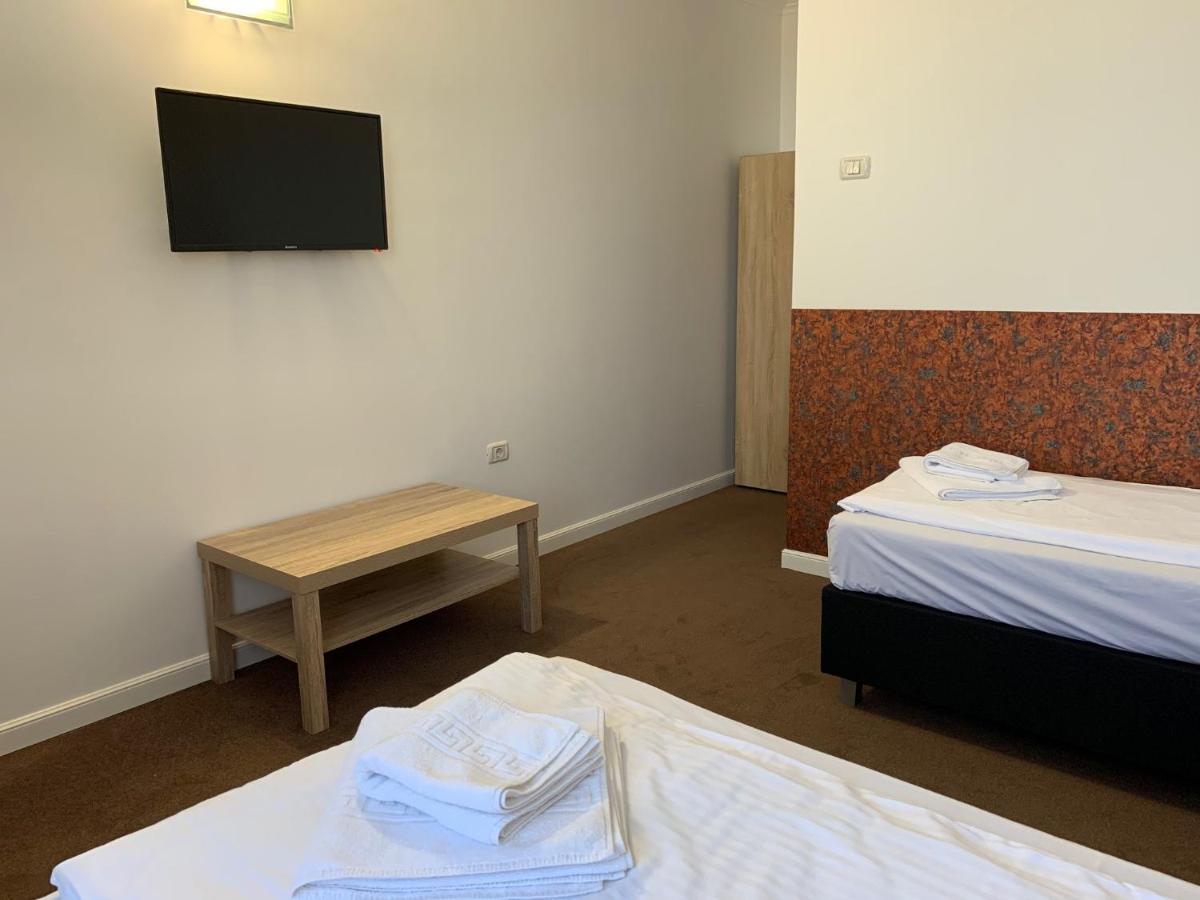 Motel Cet Arad Buitenkant foto